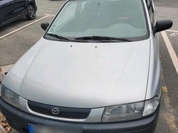 Silber Gebraucht 1999 Mazda 323 Kleinwagen | 990 €