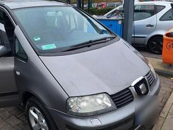 Grau Gebraucht 2004 Seat Alhambra Van / Kleinbus | 3.100 € (Teuer)