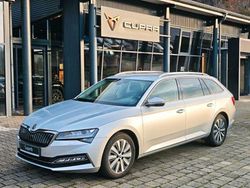 Brilliantsilber metallic (metallic) Gebraucht 2022 Skoda Superb Style Kombi | 29.890 € (Etwas zu teuer)