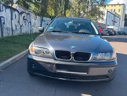 Grau Gebraucht 2003 BMW 318 Kombi | 1.800 €