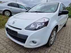 Weiß Gebraucht 2012 Renault Clio IV Expression Kleinwagen | 2.200 € (Fairer Preis)