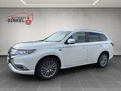 Perlmuttweiss (p) (metallic) Gebraucht 2021 Mitsubishi Outlander P-HEV Plus SUV | 24.990 € (Fairer Preis)