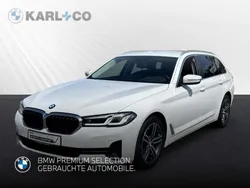 Weiss Gebraucht 2022 BMW 530 Sport Line Kombi | 38.580 € (Guter Preis)