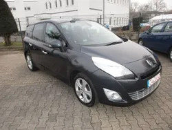 Grau Gebraucht 2011 Renault Scénic III Dynamique Van / Kleinbus | 5.990 € (Fairer Preis)
