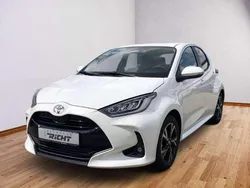 Schneeweiss Neu 2025 Toyota Yaris Hybrid Team Limousine | 25.900 € (Etwas zu teuer)