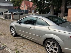 Grau Gebraucht 2010 Ford Focus Cabriolet Cabrio | 2.150 €