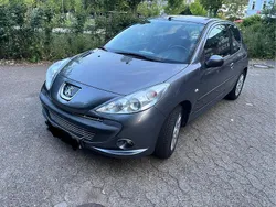 Grau Gebraucht 2010 Peugeot 206+ Kleinwagen | 1.390 €
