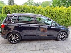 Schwarz Gebraucht 2016 VW Golf Sportsvan Highline Van / Kleinbus | 14.500 € (Fairer Preis)