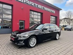Schwarz Gebraucht 2020 BMW 318 Luxury Line Kombi | 16.980 € (Fairer Preis)
