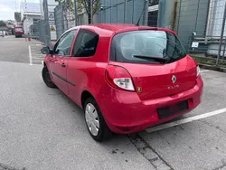 Rot Gebraucht 2009 Renault Clio II Kleinwagen | 3.450 €
