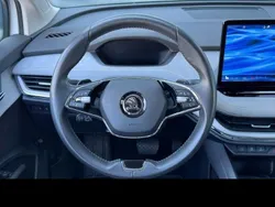 Weiß Gebraucht 2021 Skoda Enyaq iV SUV | 30.999 € (Fairer Preis)