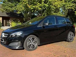 Schwarz Gebraucht 2017 Mercedes B200 Urban Van / Kleinbus | 17.850 € (Fairer Preis)