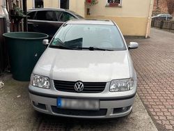 Silber Gebraucht 1999 VW Polo Kleinwagen | 1.500 €