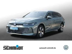 Maripositgrün metallic Gebraucht 2024 VW Passat Business Kombi | 32.498 € (Fairer Preis)