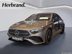 Metalliclack mountaingrau Gebraucht 2024 Mercedes A220 AMG Kleinwagen | 37.500 € (Fairer Preis)