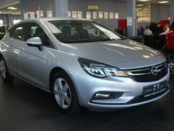 Silber Gebraucht 2016 Opel Astra Edition Limousine | 9.980 € (Fairer Preis)
