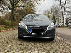 Grau Gebraucht 2014 Peugeot 208 Kleinwagen | 3.750 €