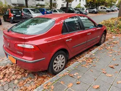 Rot Gebraucht 2002 Renault Laguna II Authentique Limousine | 3.200 € (Fairer Preis)