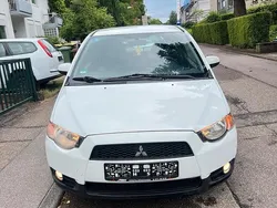 Weiß Gebraucht 2013 Mitsubishi Colt Kleinwagen | 2.799 € (Fairer Preis)