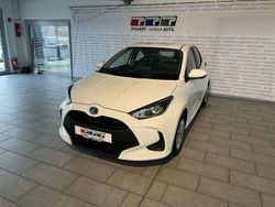Schneeweiß Gebraucht 2021 Toyota Yaris Hybrid Business Edition Kleinwagen | 16.490 € (Guter Preis)