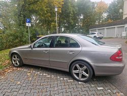 Grau Gebraucht 2005 Mercedes E220 Limousine | 4.700 €