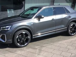 Grau Gebraucht 2024 Audi Q2 S-Line SUV | 39.900 € (Etwas zu teuer)