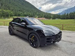 Schwarz Neu 2025 Porsche Cayenne Turbo E-Hybrid SUV | 246.900 €