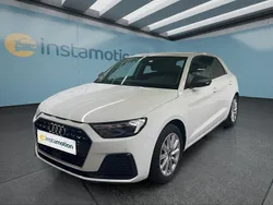 Weiß Gebraucht 2024 Audi A1 Sportback Kleinwagen | 25.849 € (Fairer Preis)