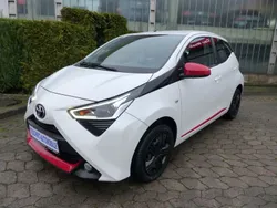 Weiß Gebraucht 2020 Toyota Aygo X-play Kleinwagen | 13.250 € (Fairer Preis)