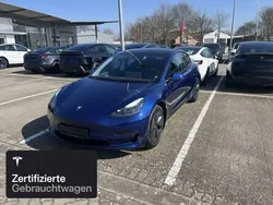 Blau Gebraucht 2022 Tesla Model 3 Long Range Limousine | 35.100 € (Etwas zu teuer)