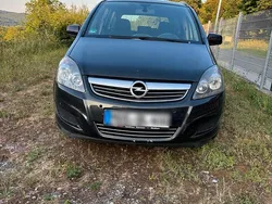 Schwarz Gebraucht 2013 Opel Zafira Van / Kleinbus | 3.990 € (Fairer Preis)