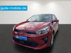 Rot (beg) signalrot met. Gebraucht 2022 Kia Rio Vision Limousine | 16.100 €