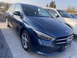 Blau Gebraucht 2022 Mercedes 180 Progressive Limousine | 24.850 € (Guter Preis)