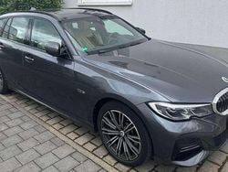 Grau Gebraucht 2022 BMW 330e M Sport Kombi | 35.500 € (Fairer Preis)