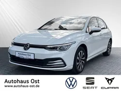 Pure white (weiß) Gebraucht 2021 VW Golf VIII Life Limousine | 21.980 € (Fairer Preis)