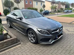 Grau Gebraucht 2017 Mercedes 220 AMG line Coupé | 22.500 €