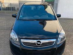 Schwarz Gebraucht 2013 Opel Adam Kleinwagen | 3.999 €