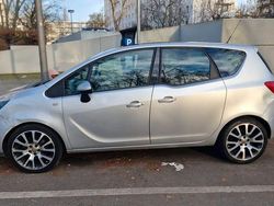 Grau Gebraucht 2011 Opel Meriva Edition Van / Kleinbus | 4.300 € (Fairer Preis)