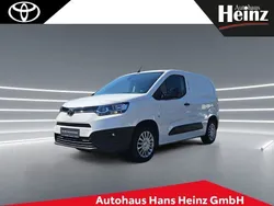 Schaumweiß Gebraucht 2021 Toyota Proace City Van | 18.990 € (Etwas zu teuer)