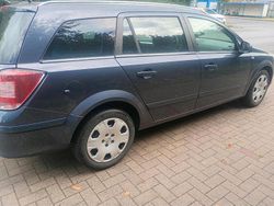 Grau Gebraucht 2010 Opel Astra Limousine | 2.500 € (Guter Preis)