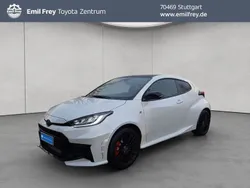 Platinumweiß perleffekt Gebraucht 2024 Toyota Yaris Limousine | 48.450 €