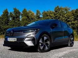 Grau Gebraucht 2022 Renault Megane E-Tech SUV | 20.690 € (Guter Preis)