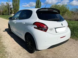 Weiß Gebraucht 2017 Peugeot 208 Urban Move Kleinwagen | 6.990 € (Fairer Preis)