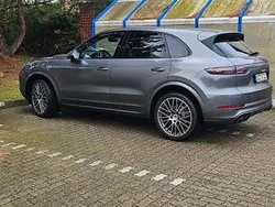 Grau Gebraucht 2020 Porsche Cayenne SUV | 49.990 €