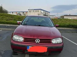 Rot Gebraucht 2011 VW Golf VI Kleinwagen | 1.650 €