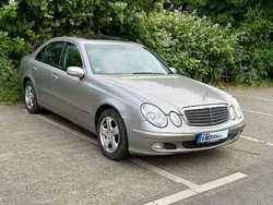 Beige Gebraucht 2004 Mercedes E200 Classic Limousine | 3.690 € (Guter Preis)