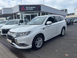 Weiß Gebraucht 2018 Mitsubishi Outlander P-HEV Intro Edition SUV | 21.990 € (Fairer Preis)
