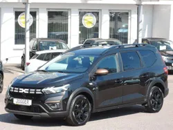 Perlmutt schwarz (metallic) Gebraucht 2024 Dacia Jogger Extreme Kombi | 21.980 € (Etwas zu teuer)