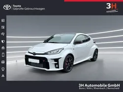 Platinumweiss perleffekt Gebraucht 2024 Toyota Yaris Basis Kleinwagen | 39.490 €