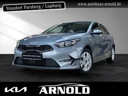 Silber (lunarsilber met.) Gebraucht 2024 Kia Ceed Comfort Limousine | 20.870 € (Superpreis)